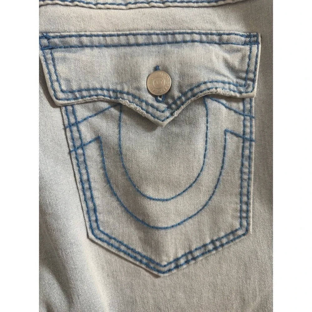 True Religion Geno Big T Flap Jeans 34x32 Light Wash Blue Tonal Stitch New